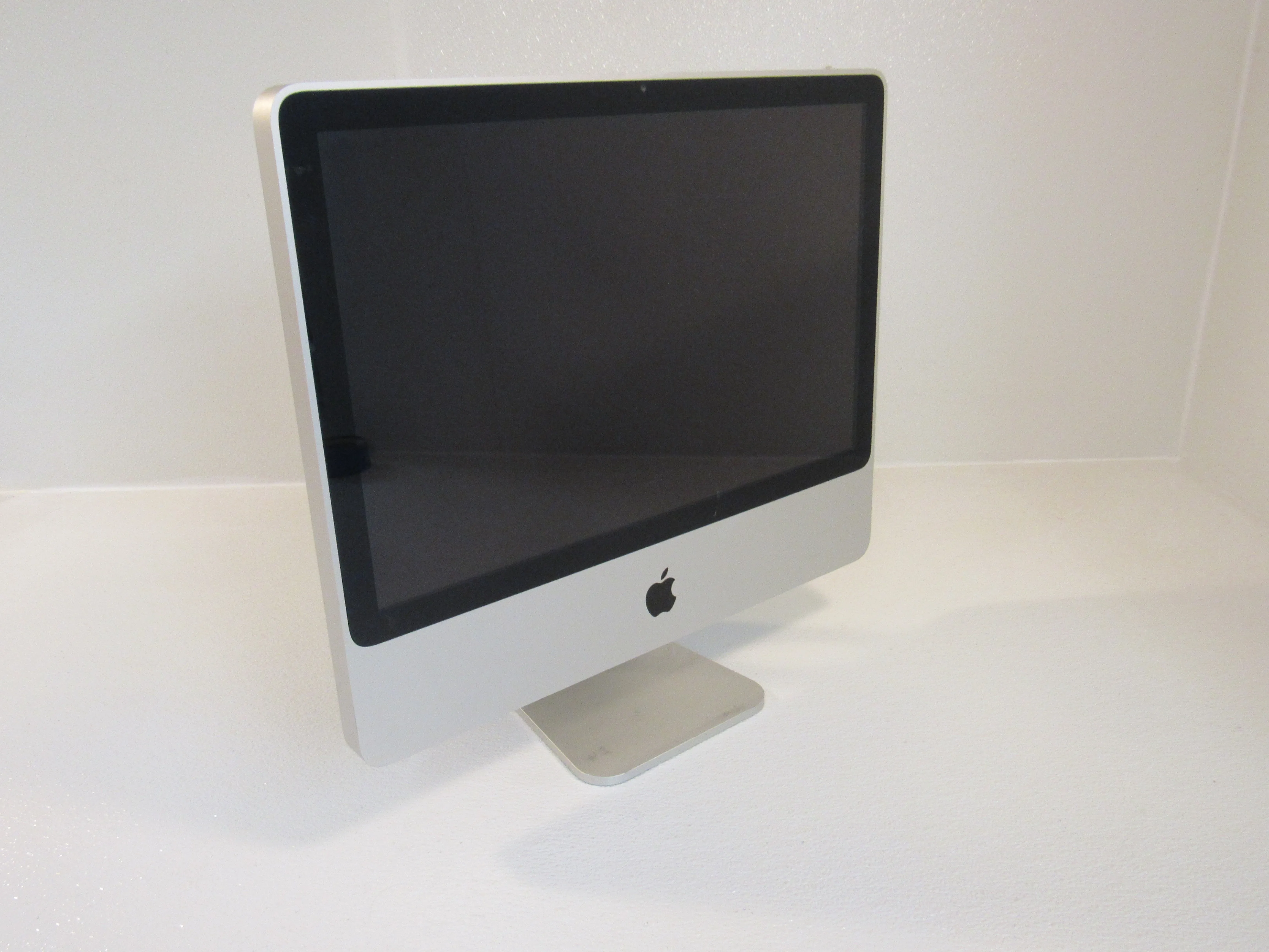 Apple iMac 7.1 20 Inch All In One Computer 500GB HD 2GHz Intel Core 2 Duo A1224 -- Used