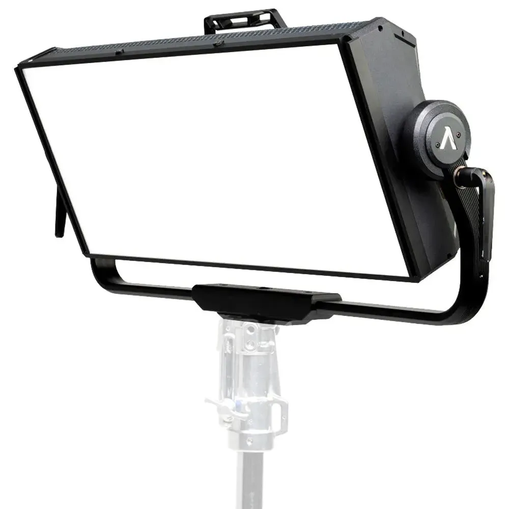 Aputure Nova P600C Led Light Kit   S/Box & B/Door