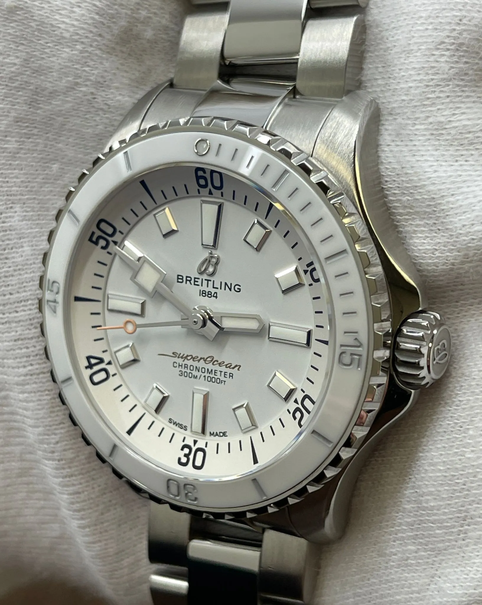 Breitling SUPEROCEAN AUTOMATIC 36 A17377 White Dial Automatic Watch