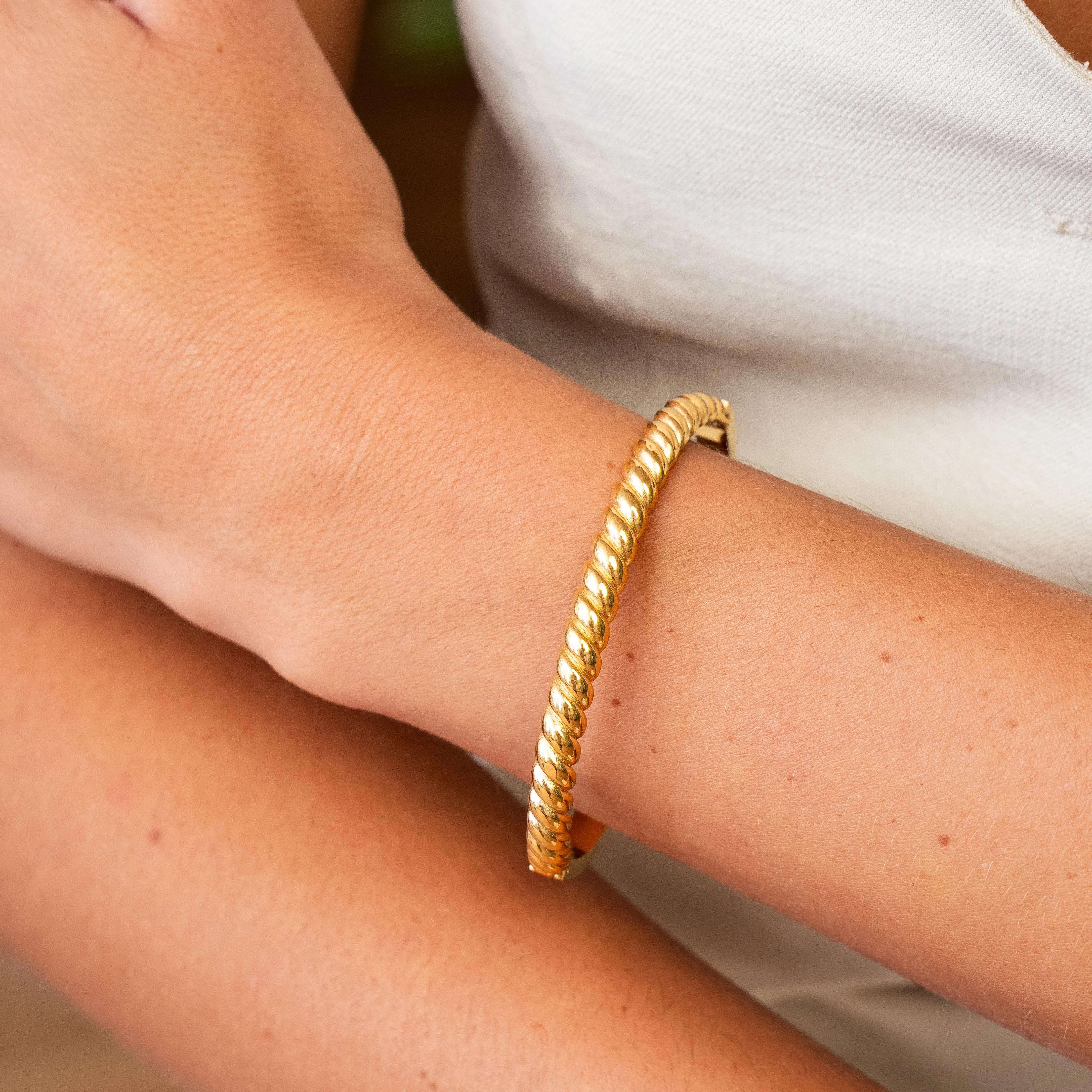 Croissant Bangle Bracelet - Gold