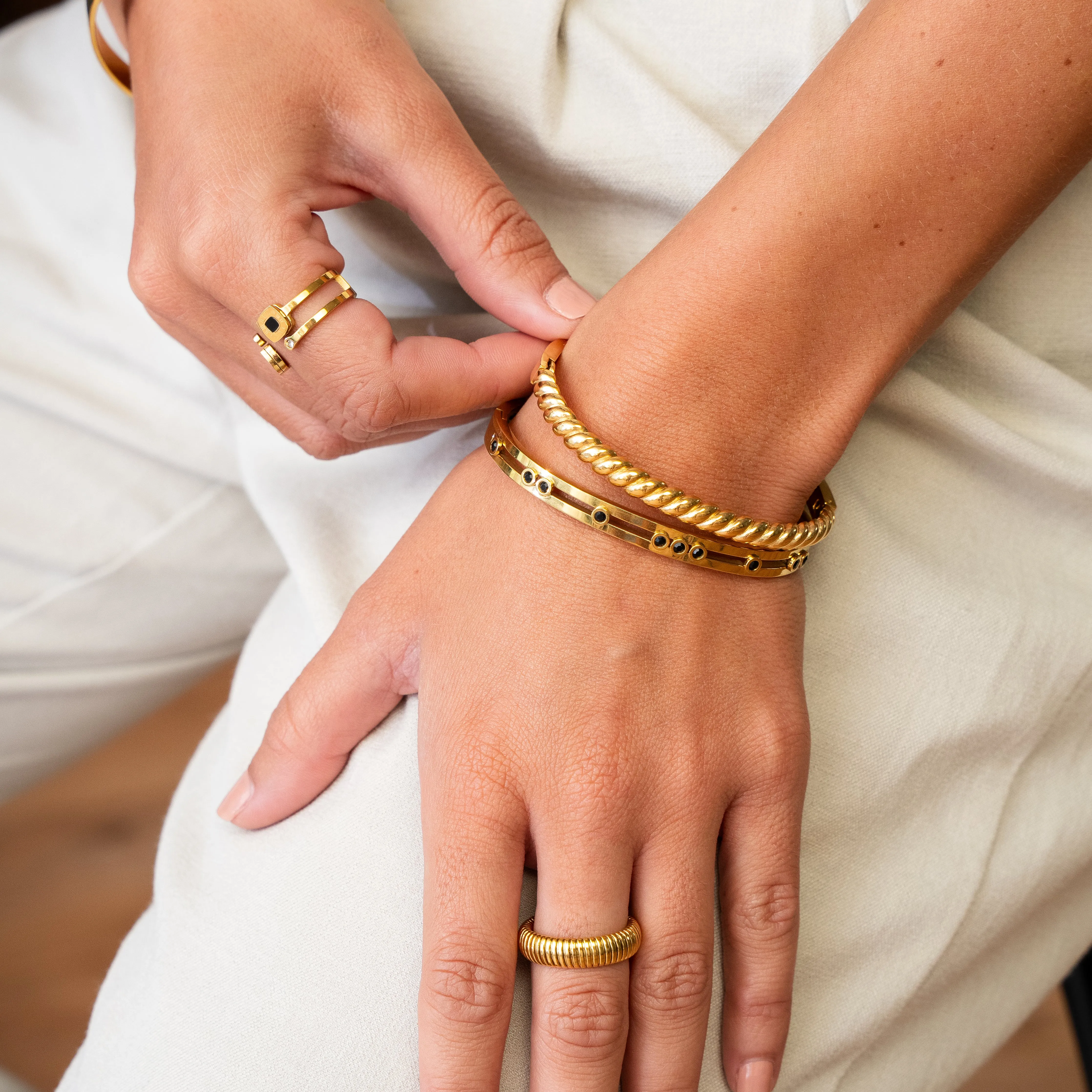 Croissant Bangle Bracelet - Gold