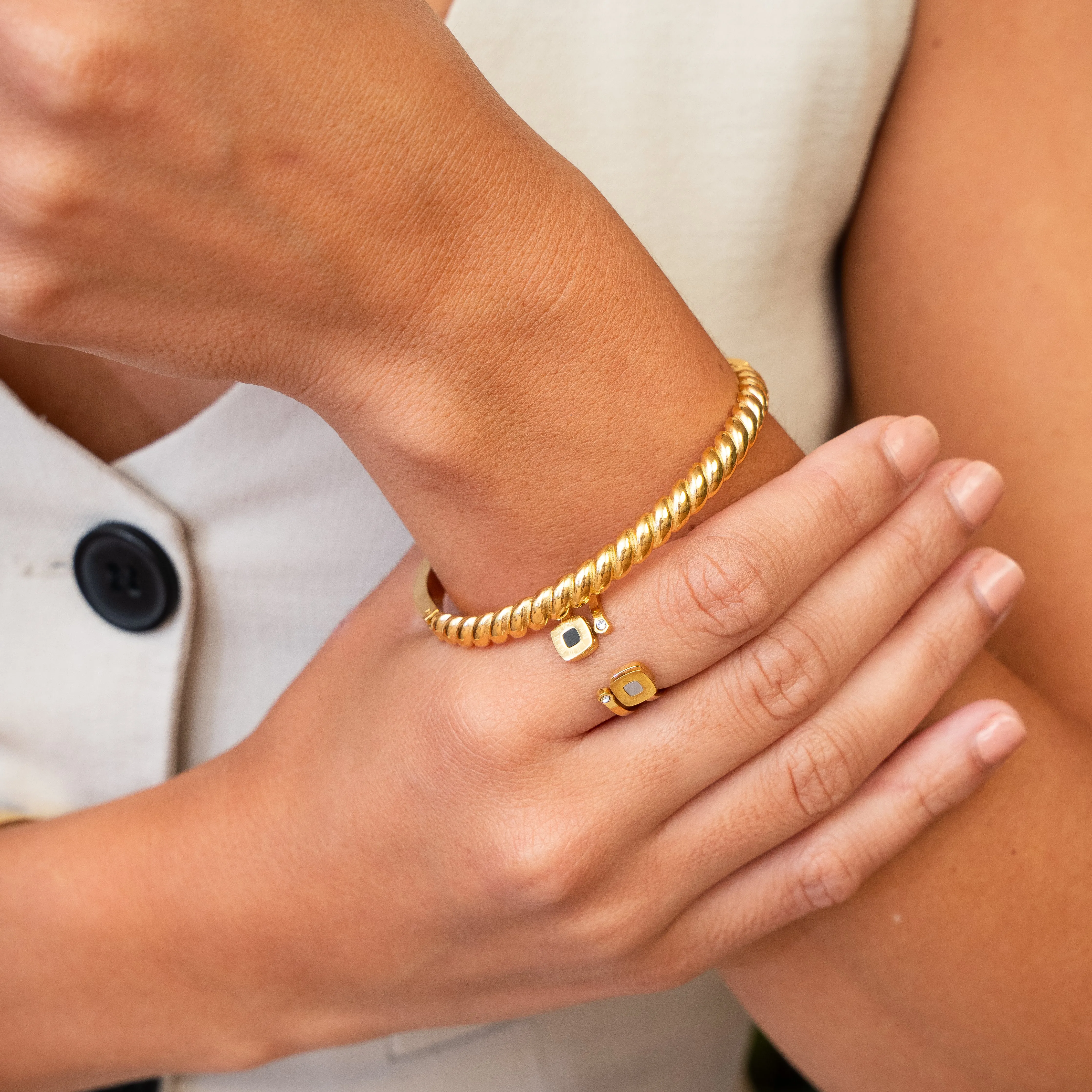 Croissant Bangle Bracelet - Gold