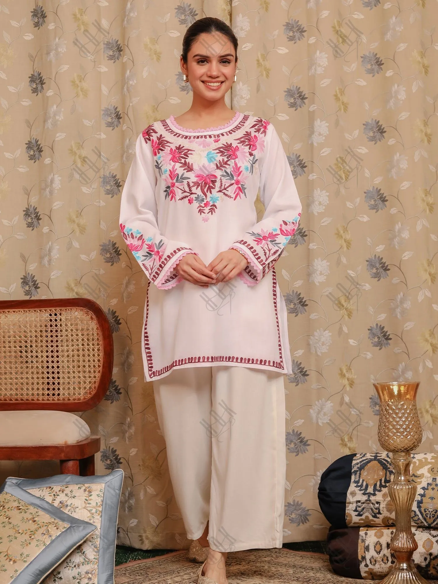 Falak Kashmiri Short Kurta - White