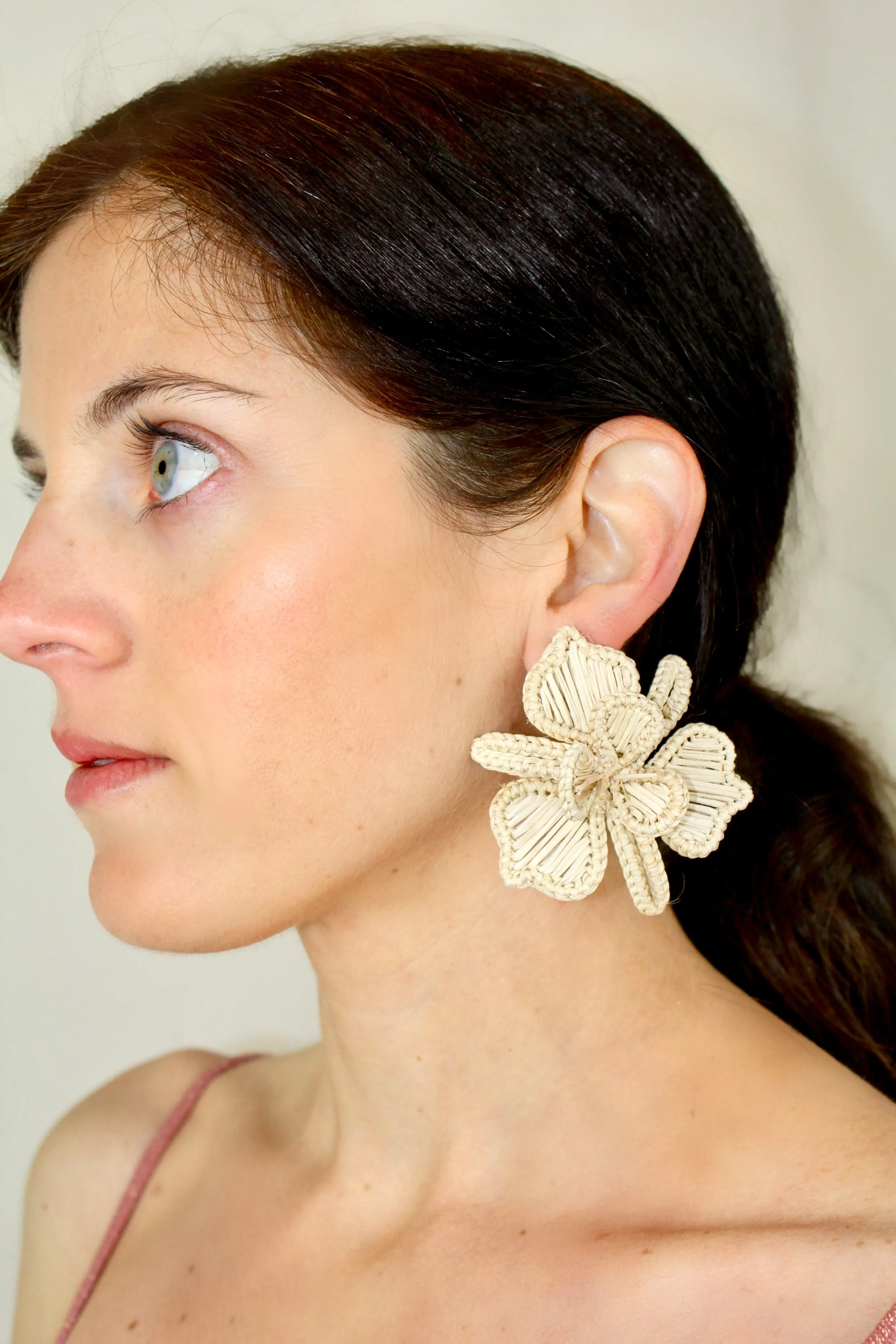 Orchid earrings natural