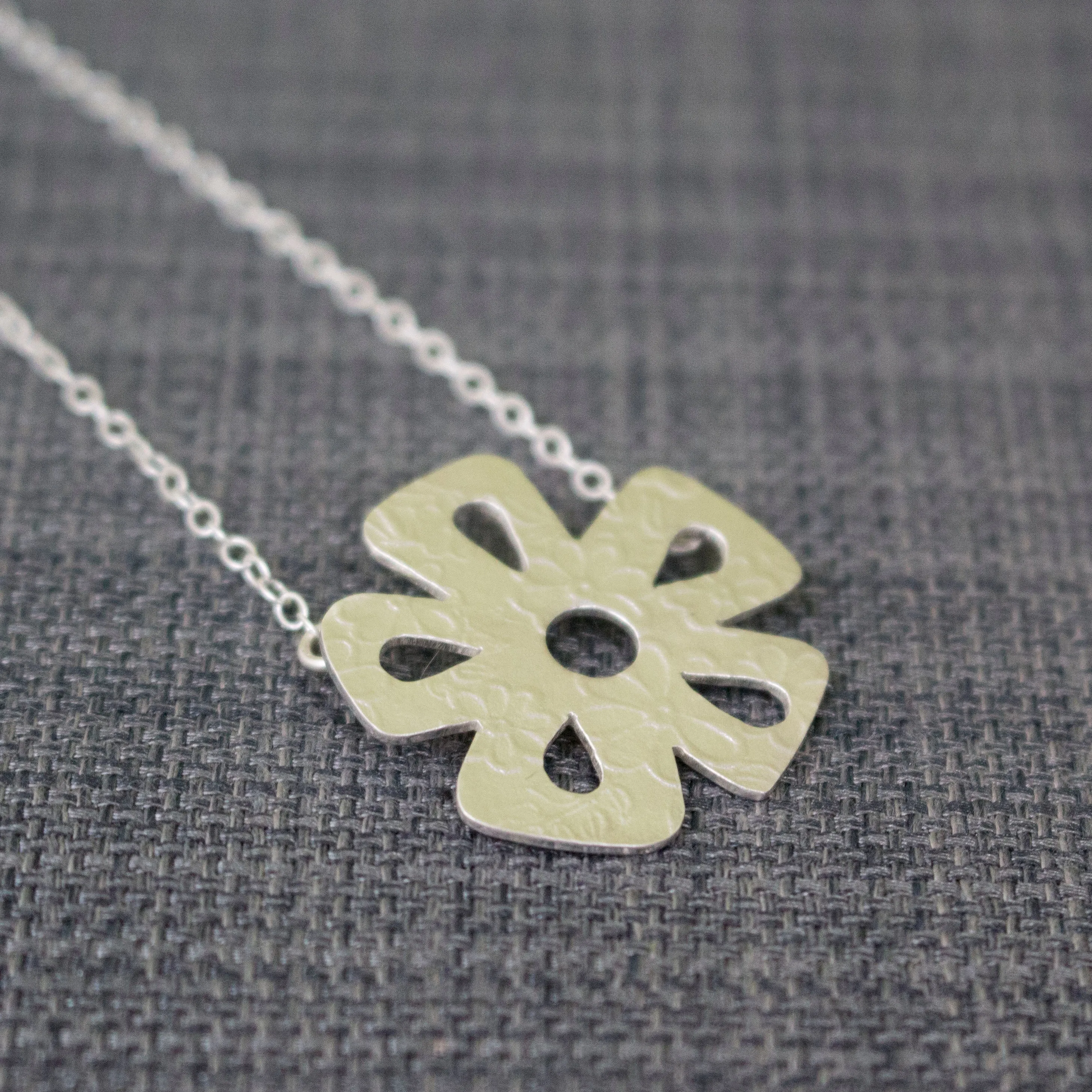 Small Daisy Necklace