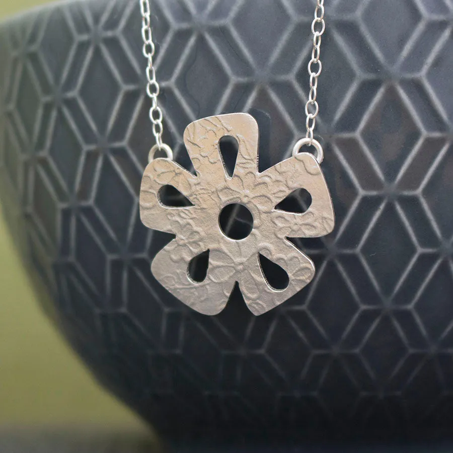 Small Daisy Necklace