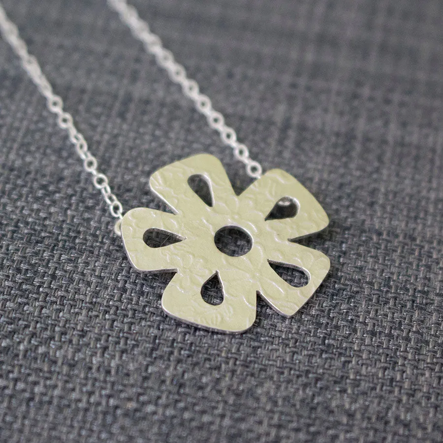 Small Daisy Necklace